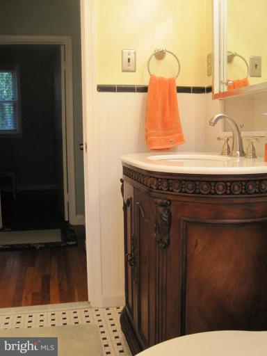 26 Ridgefield Road Lutherville-Timonium, MD 21093 - Photo 2 of 15 Bath #1