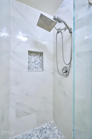 a view of a window in an empty room