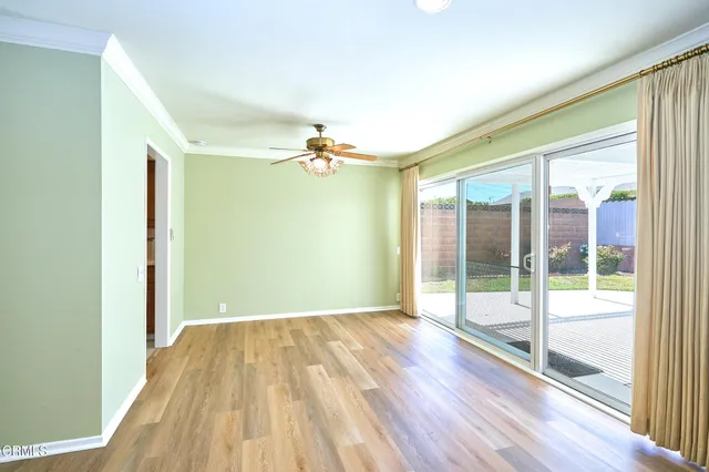 a view of entryway with a bathroom