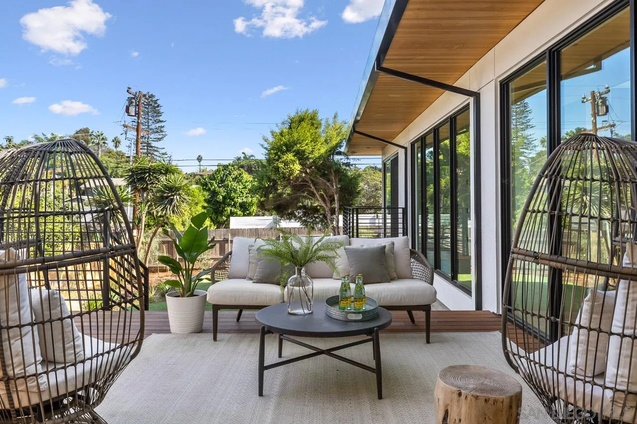 605 Cornish Drive Encinitas, CA 92024 - Photo 21 of 32 a balcony with table and chairs