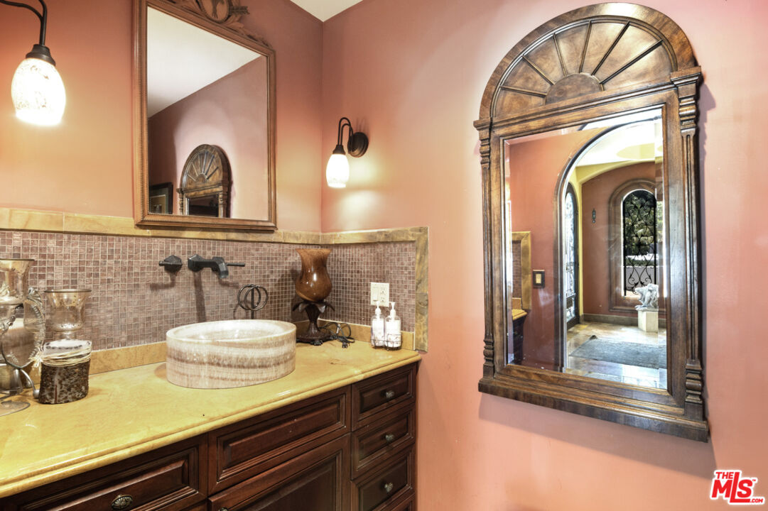 1260 Roscomare Road Los Angeles, CA 90077 - Photo 14 of 75