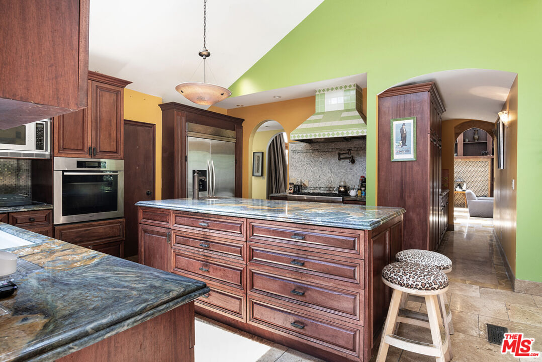 1260 Roscomare Road Los Angeles, CA 90077 - Photo 25 of 75