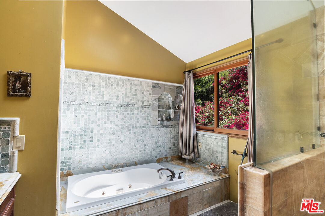 1260 Roscomare Road Los Angeles, CA 90077 - Photo 40 of 75 a bathroom with a bathtub and a sink