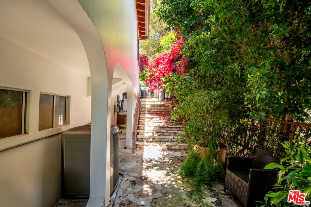 1260 Roscomare Road Los Angeles, CA 90077 - Photo 60 of 75
