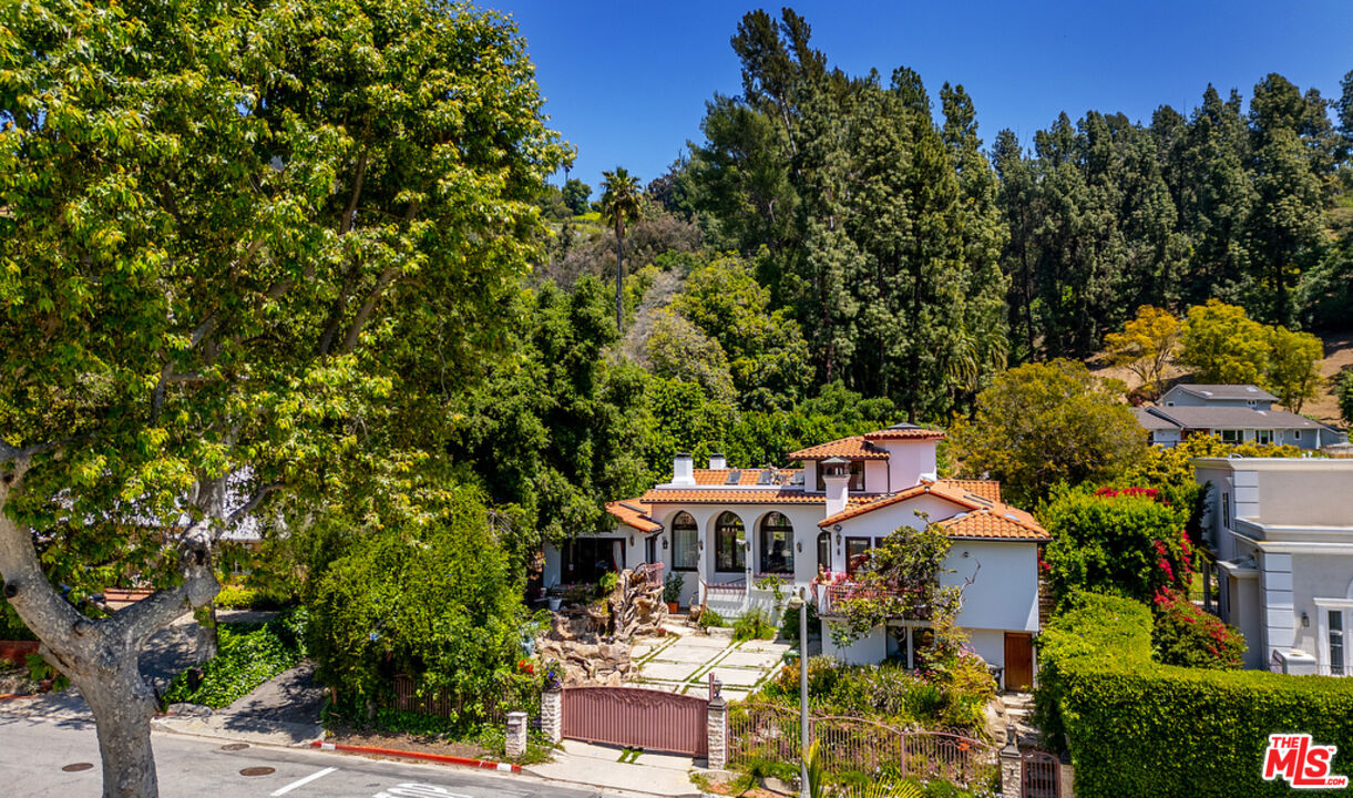 1260 Roscomare Road Los Angeles, CA 90077 - Photo 72 of 75 an aerial view of multiple house