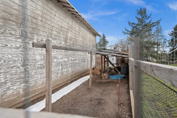 $300,000 | 203 Chestnut Street, Farmington, WA 99128