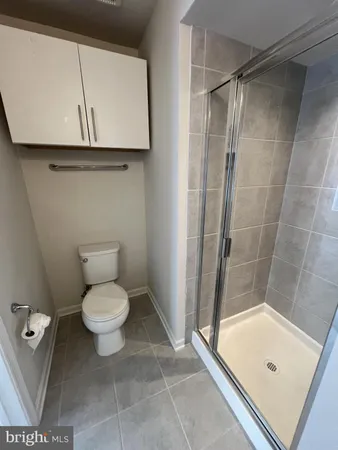a bathroom with a toilet and a shower