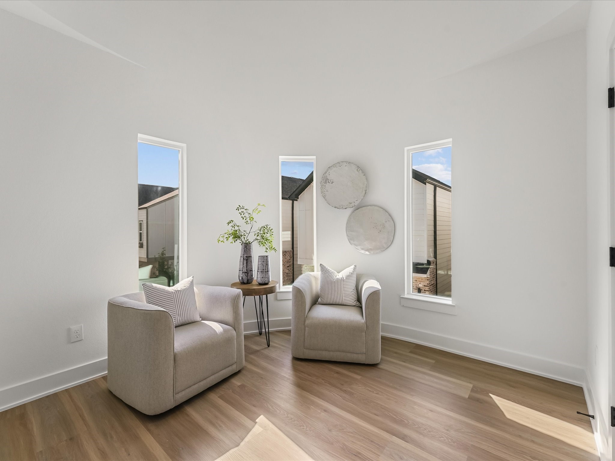 2598 West Tidwell Road Houston, TX 77091 - Photo 23 of 37 a living room with furniture