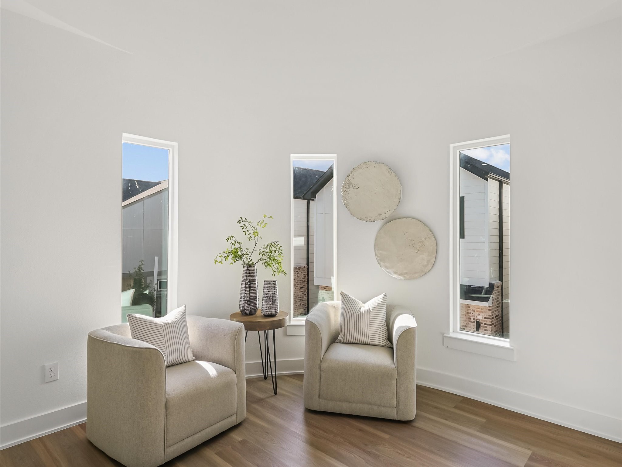 2598 West Tidwell Road Houston, TX 77091 - Photo 24 of 37 a living room with furniture and a mirror