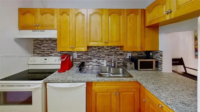 $2,500 | 1666 West Avenue, Unit 312, Miami Beach, FL 33139