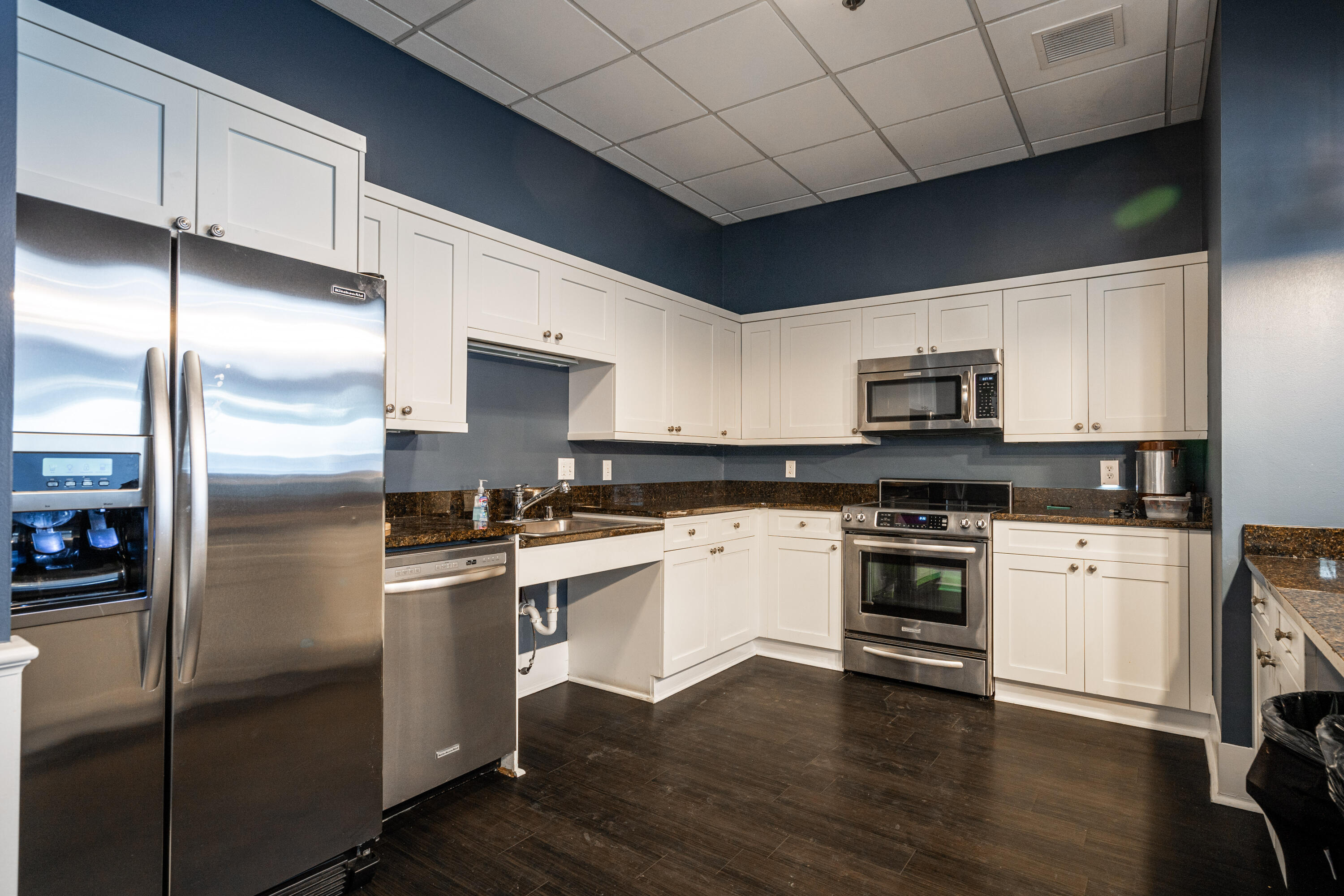 1660 North Prospect Avenue, Unit 2201 Milwaukee, WI 53202 - Photo 24 of 29 Community Room