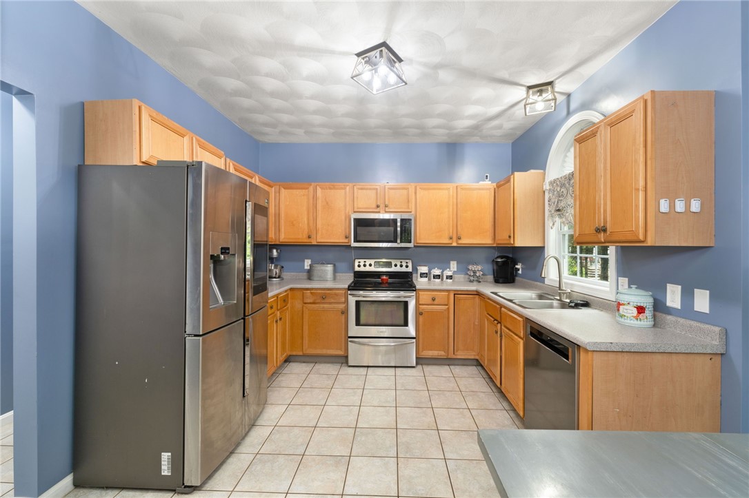 38 Audubon Lane Coventry, RI 02831 - Photo 11 of 29