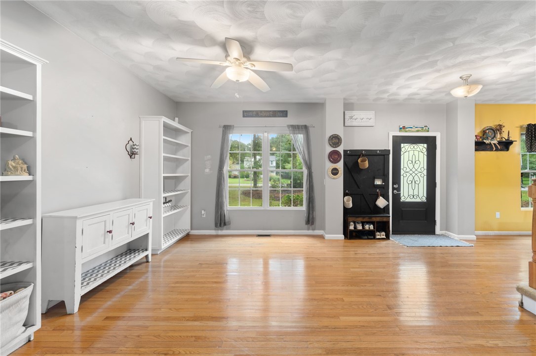 38 Audubon Lane Coventry, RI 02831 - Photo 6 of 29