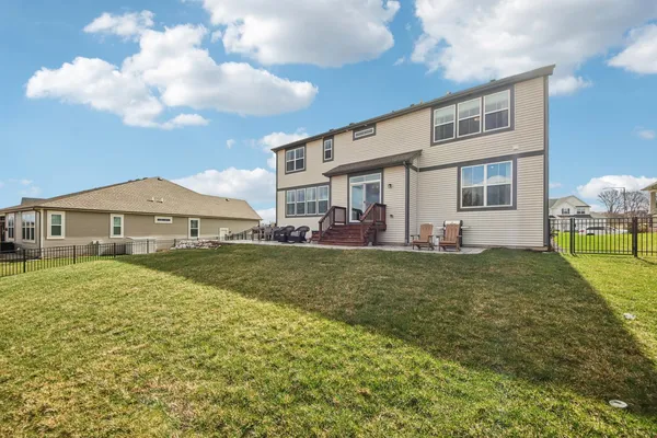 $625,000 | 1014 Persimmon Court, Crystal Lake, IL 60012