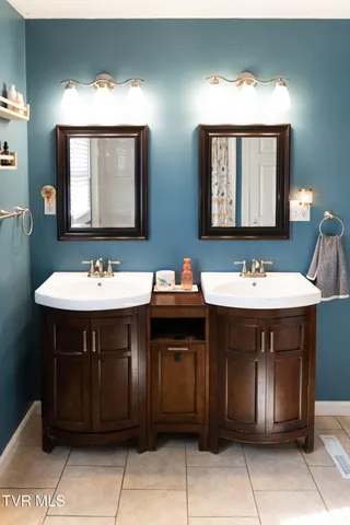 $285,000 | 712 Old Elizabethton Highway, Bluff City, TN 37618