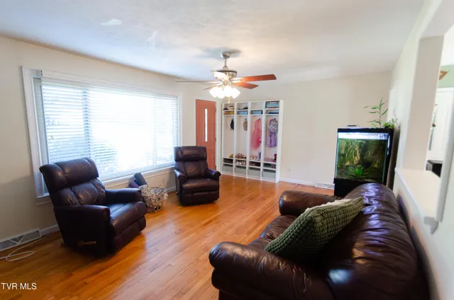 $285,000 | 712 Old Elizabethton Highway, Bluff City, TN 37618