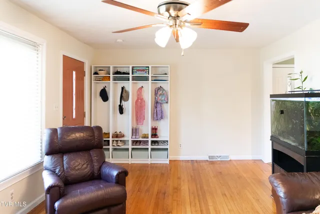 $285,000 | 712 Old Elizabethton Highway, Bluff City, TN 37618