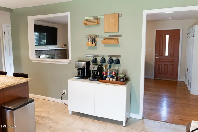 $285,000 | 712 Old Elizabethton Highway, Bluff City, TN 37618