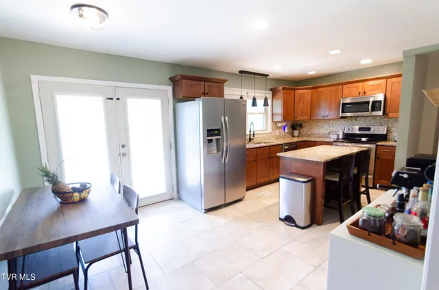 $285,000 | 712 Old Elizabethton Highway, Bluff City, TN 37618