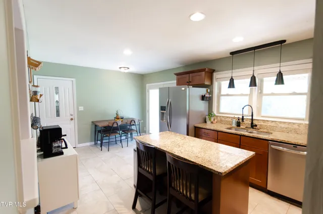 $285,000 | 712 Old Elizabethton Highway, Bluff City, TN 37618