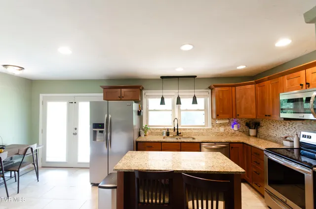 $285,000 | 712 Old Elizabethton Highway, Bluff City, TN 37618