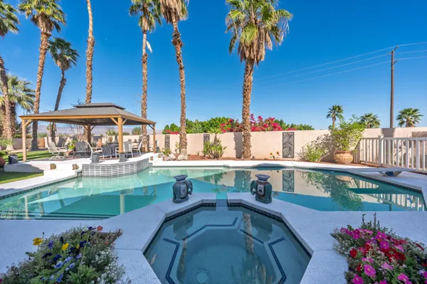 $924,900 | 76984 Sheffield Court, Palm Desert, CA 92211