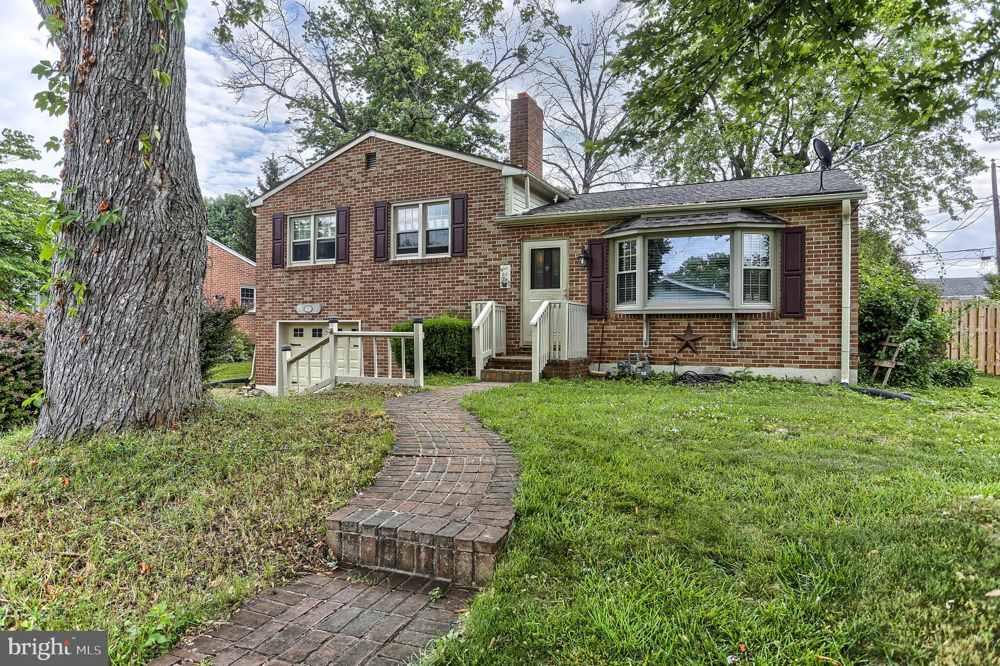 313 Wynwood Road York, PA 17402 - Photo 2 of 29 Gallery Image 2