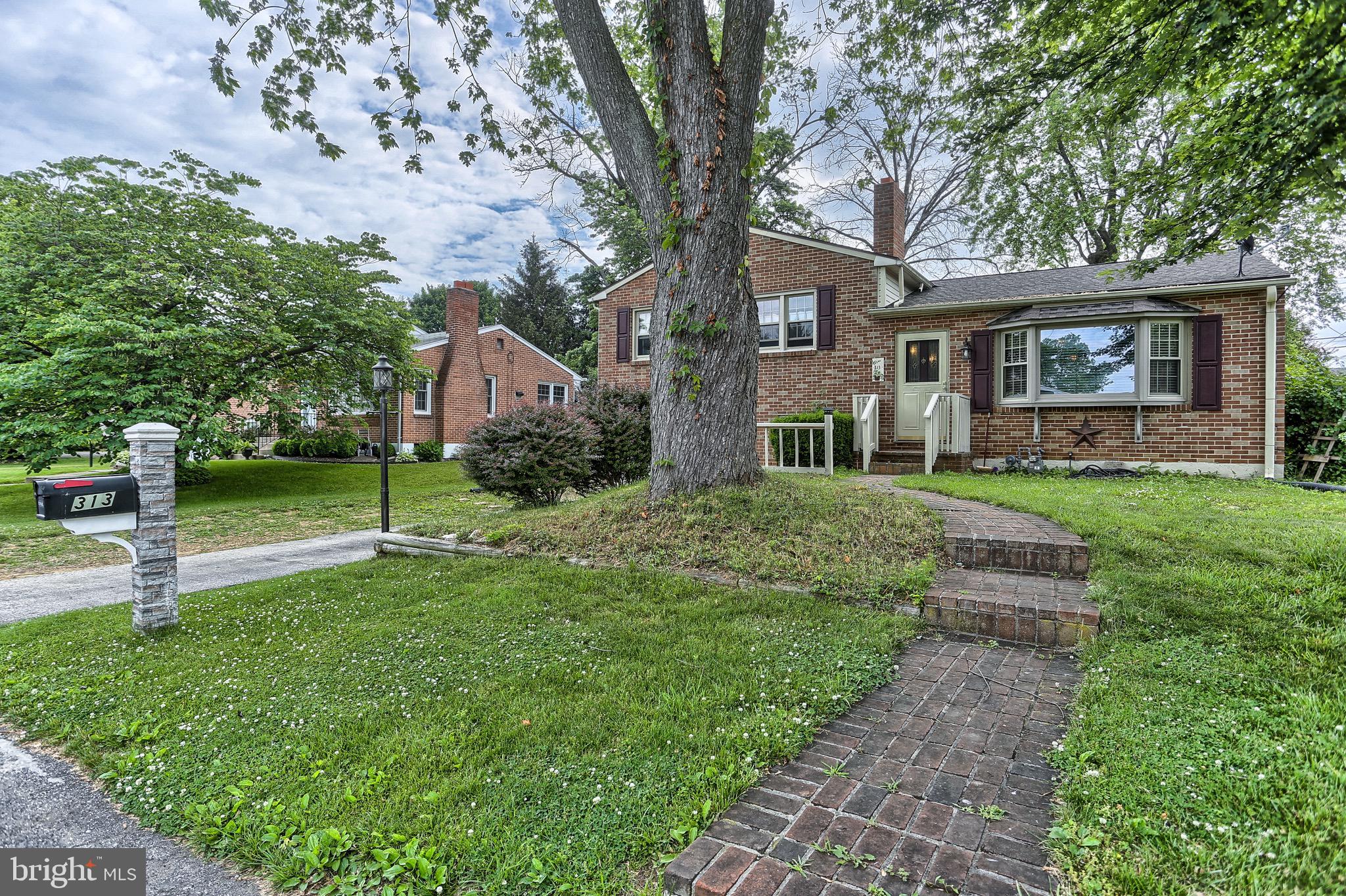 313 Wynwood Road York, PA 17402 - Photo 3 of 29 Gallery Image 3