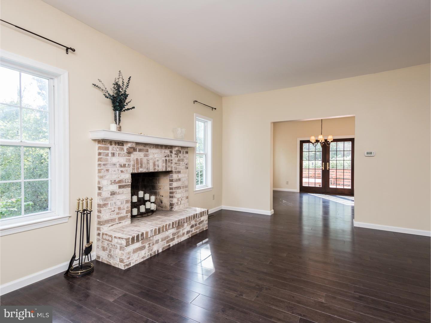 2098 St Peters Road Pottstown, PA 19465 - Photo 6 of 25 Living Room