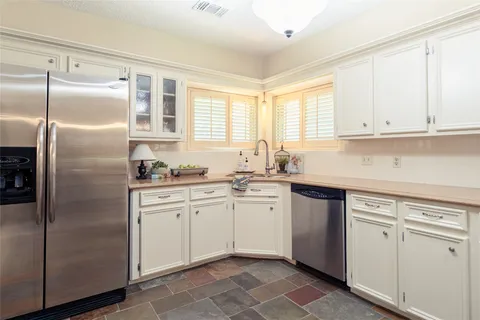 $575,000 | 62 Split Rock Road, The Woodlands, TX 77381