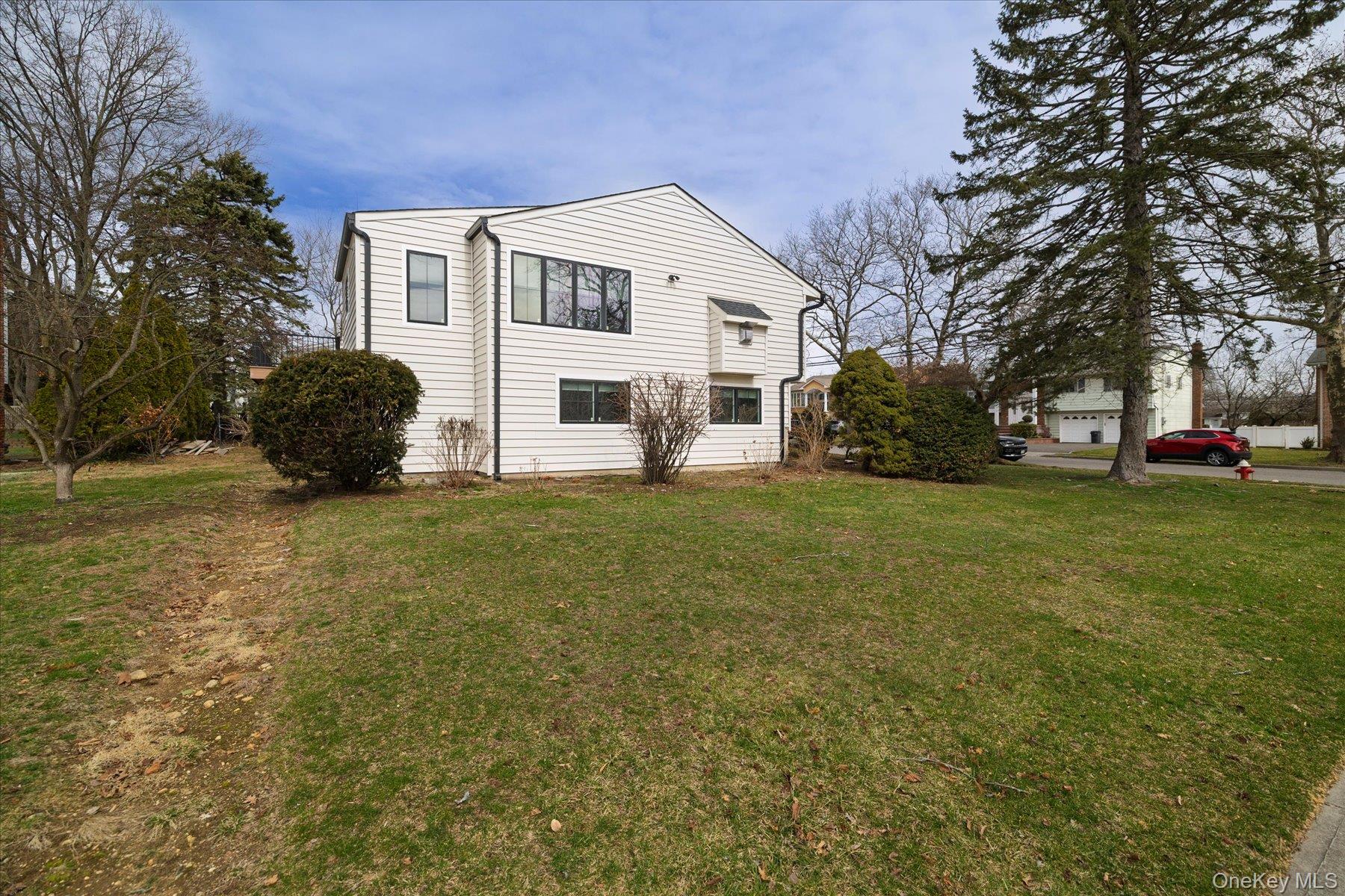 21 Dunhill Road New Hyde Park, NY 11040 - Photo 20 of 20 a front view of a house with a yard