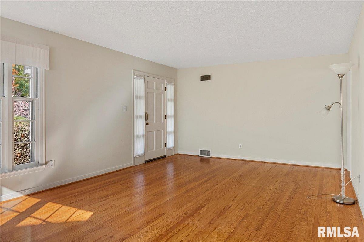 2514 South Walnut Street Springfield, IL 62704 - Photo 7 of 29 Gallery Image 7