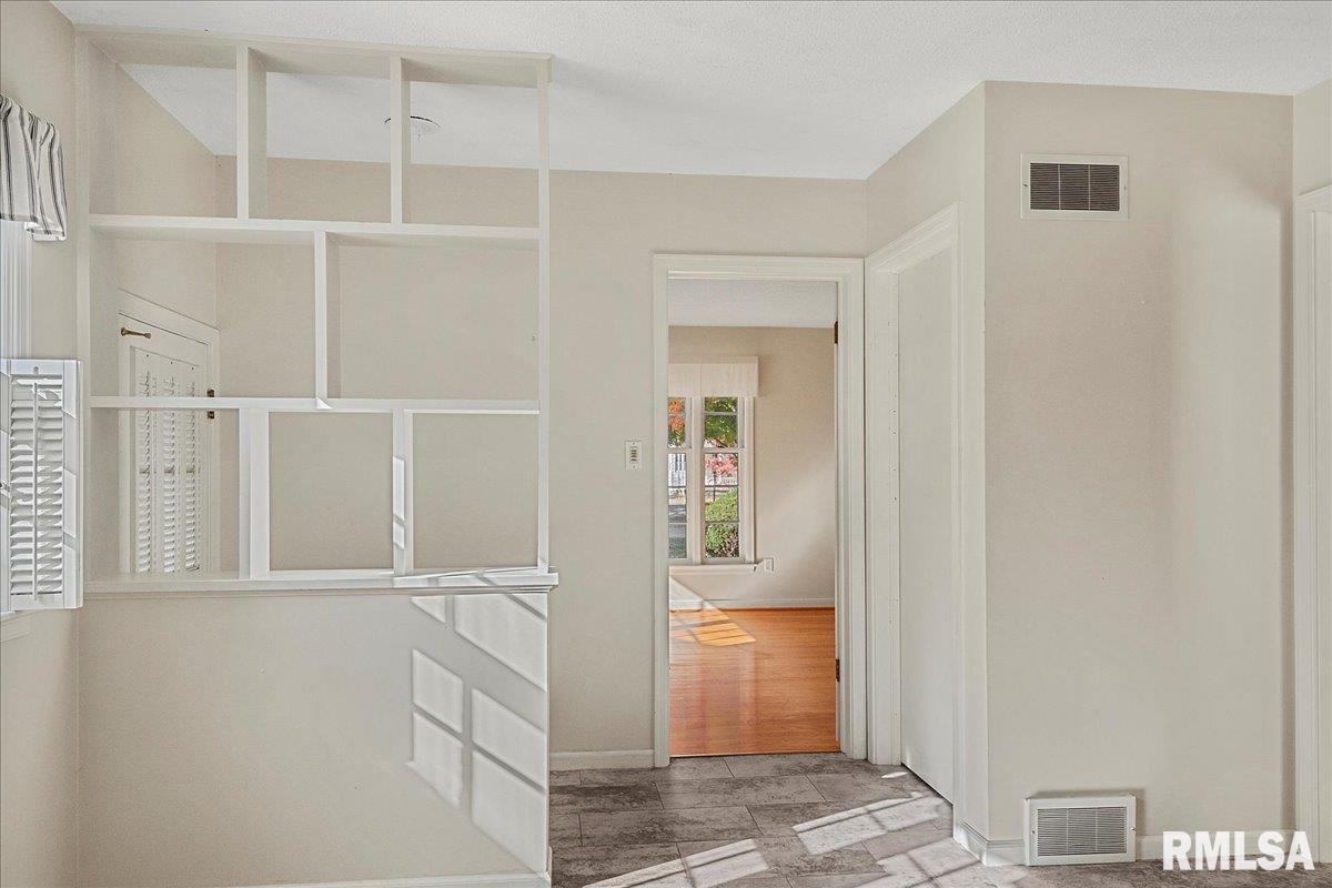 2514 South Walnut Street Springfield, IL 62704 - Photo 8 of 29 Gallery Image 8