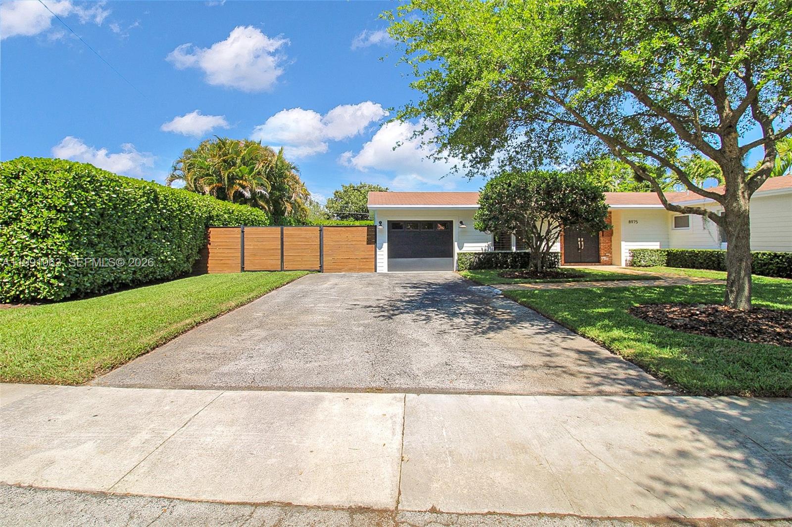 8975 Southwest 83rd Street Miami, FL 33173 - Photo 4 of 37