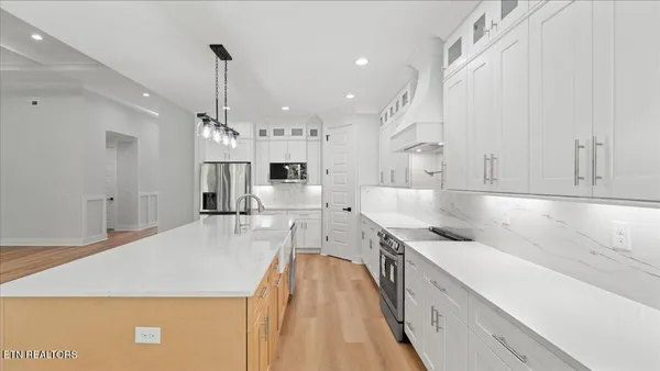 $633,900 | 131 Utsesti Lane, Loudon, TN 37774