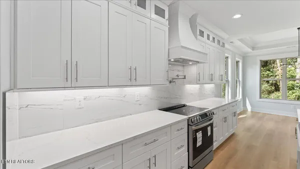 $633,900 | 131 Utsesti Lane, Loudon, TN 37774