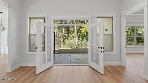 $633,900 | 131 Utsesti Lane, Loudon, TN 37774