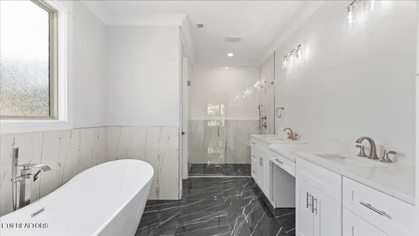 $633,900 | 131 Utsesti Lane, Loudon, TN 37774