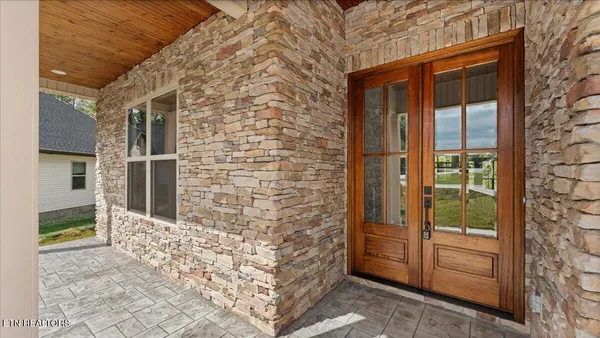 $633,900 | 131 Utsesti Lane, Loudon, TN 37774