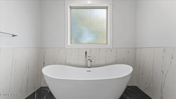 $633,900 | 131 Utsesti Lane, Loudon, TN 37774