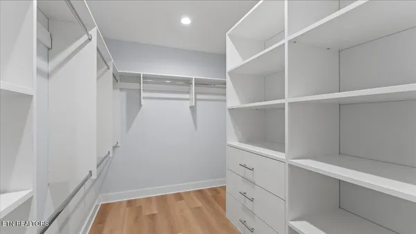 $633,900 | 131 Utsesti Lane, Loudon, TN 37774