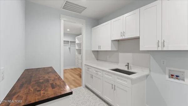 $633,900 | 131 Utsesti Lane, Loudon, TN 37774