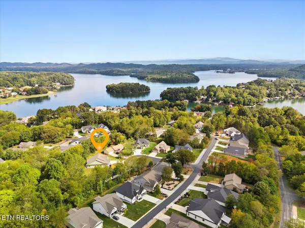 $633,900 | 131 Utsesti Lane, Loudon, TN 37774