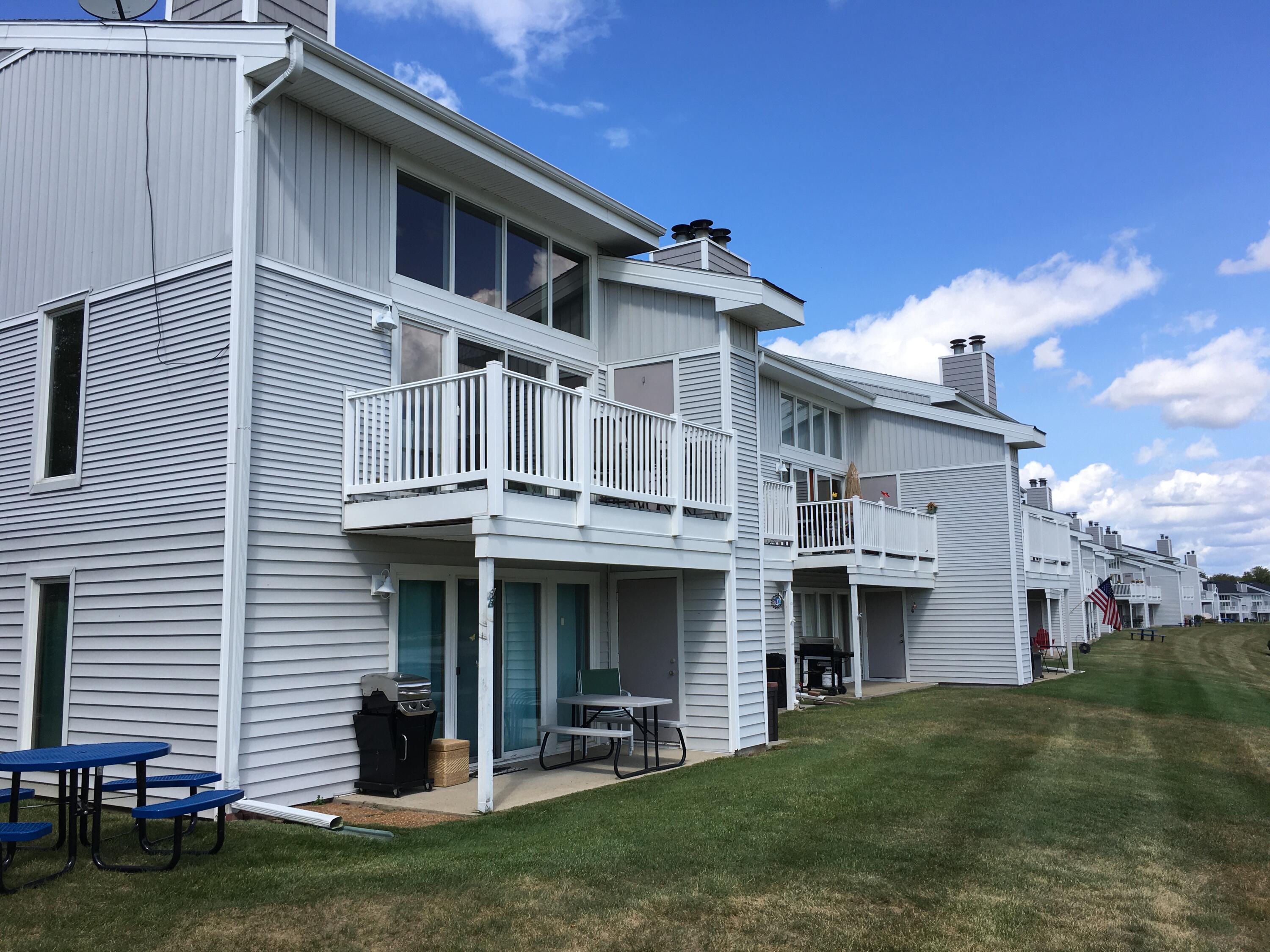 Lakefront on Delavan Lake!