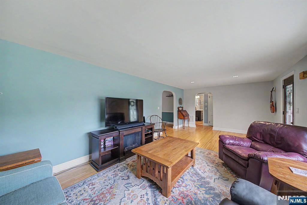 409 Ridge Road Dayton, NJ 08810 - Photo 7 of 36 Gallery Image 7