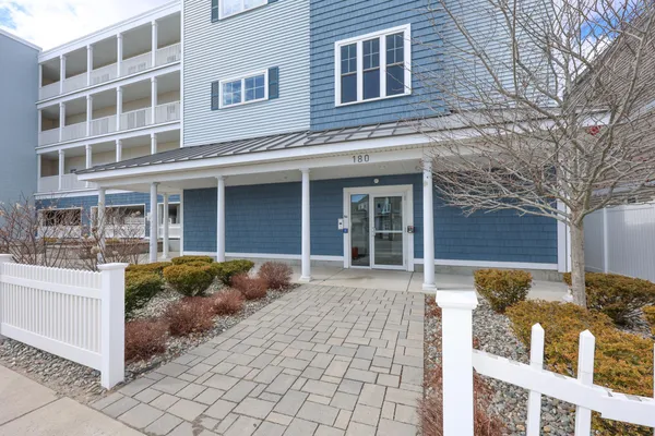 $489,000 | 180 Ashworth Avenue, Unit 101, Hampton, NH 03842