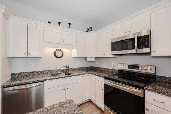 $489,000 | 180 Ashworth Avenue, Unit 101, Hampton, NH 03842