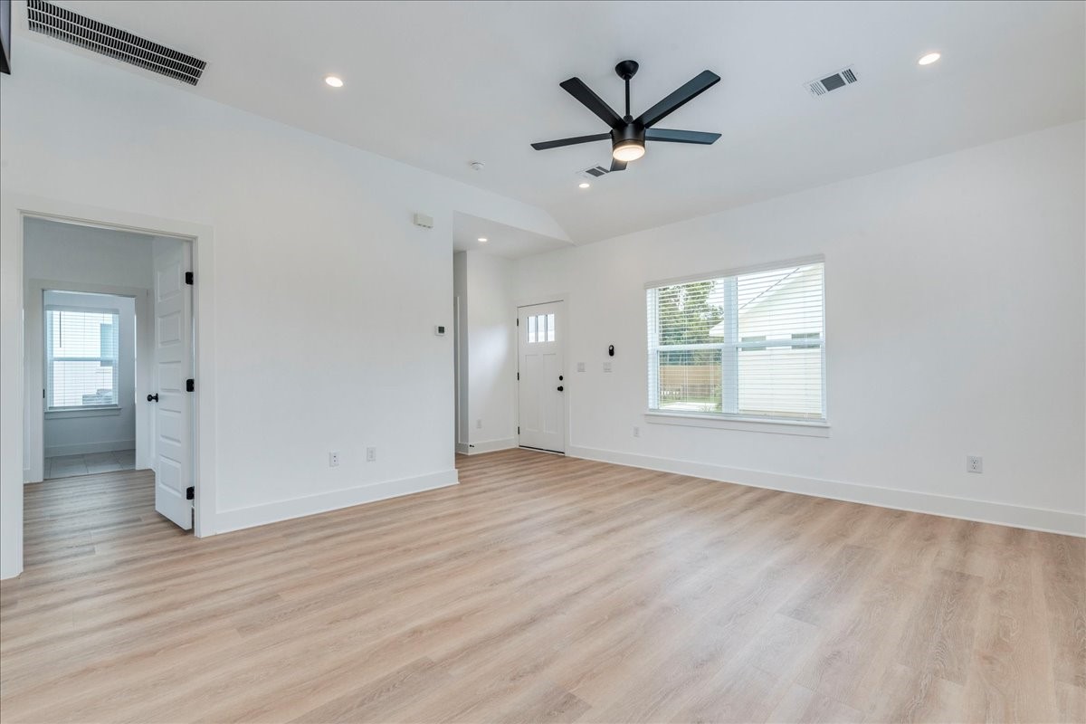 525 South Main Street Kyle, TX 78640 - Photo 5 of 25