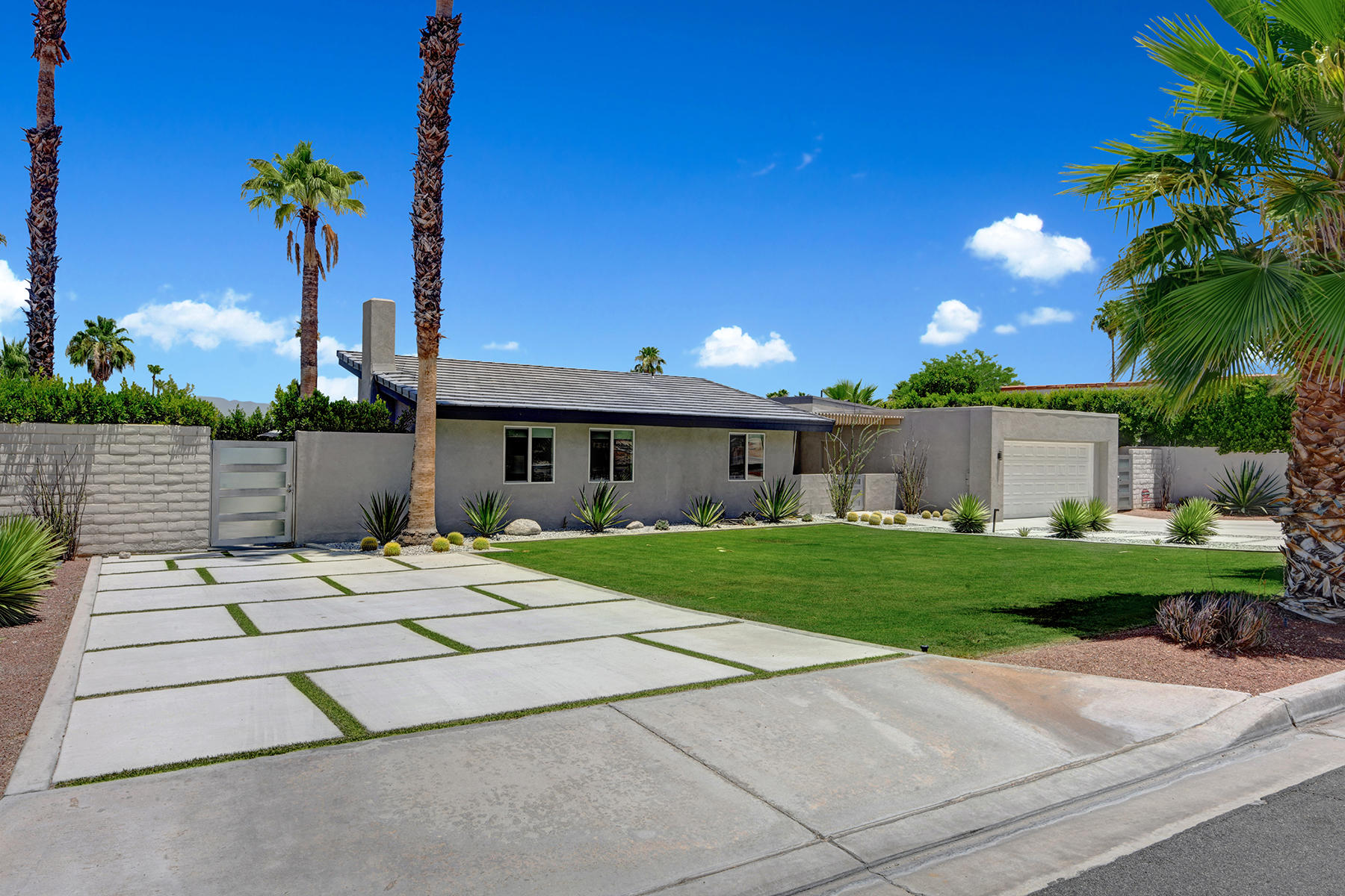 71492 Estellita Drive Rancho Mirage, CA 92270 - Photo 2 of 39 01 DRIVEWAY TO HOUSE DETAIL MLS