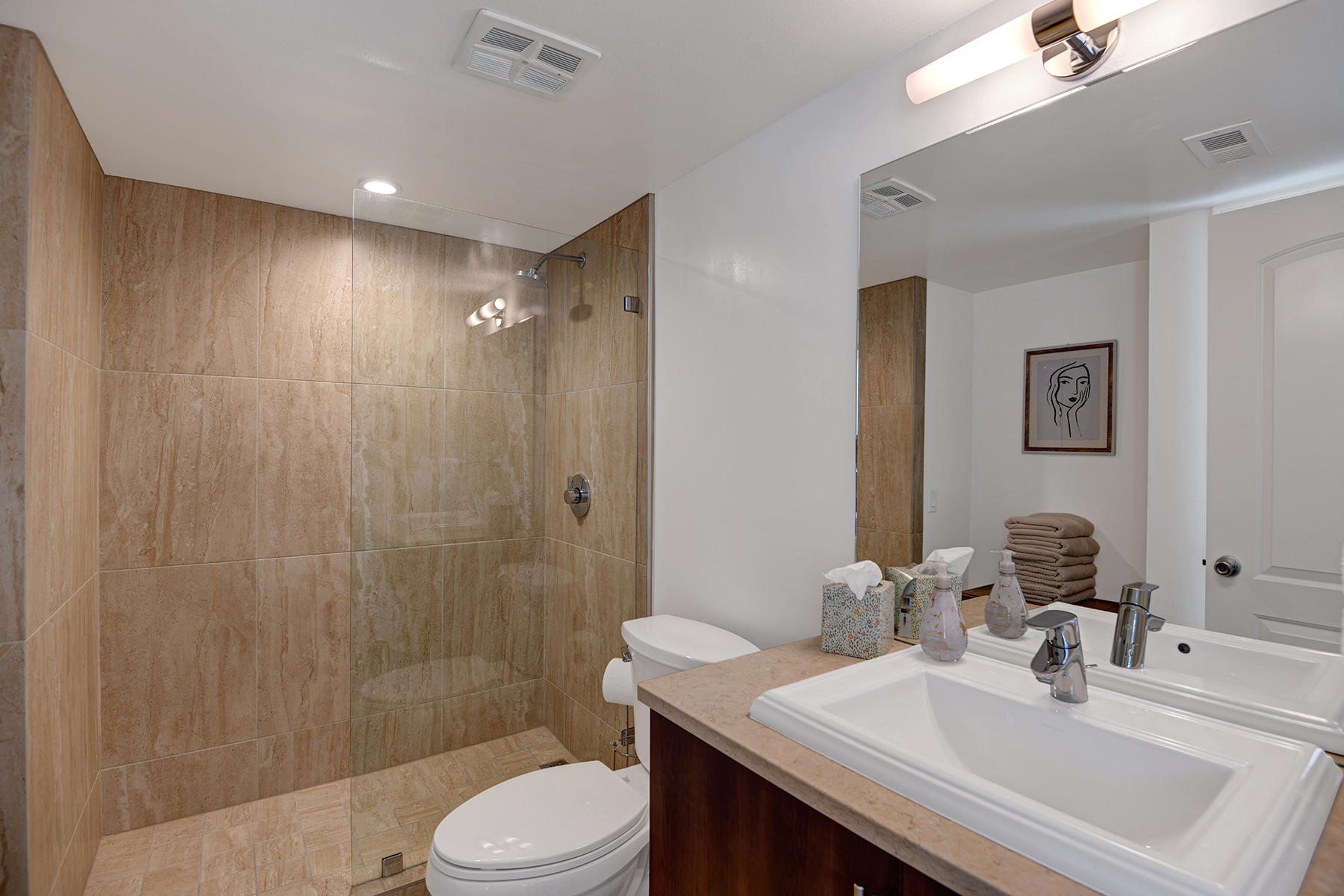 71492 Estellita Drive Rancho Mirage, CA 92270 - Photo 22 of 39 53 HALL GUEST BATHROOM MLS
